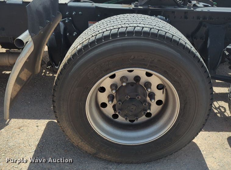 image for item NW9542 2021 Freightliner Cascadia 126 semi truck