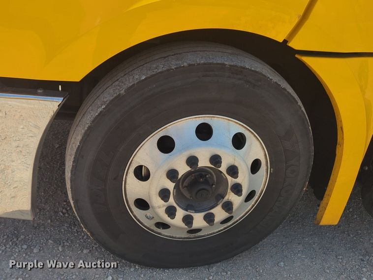 image for item NW9542 2021 Freightliner Cascadia 126 semi truck