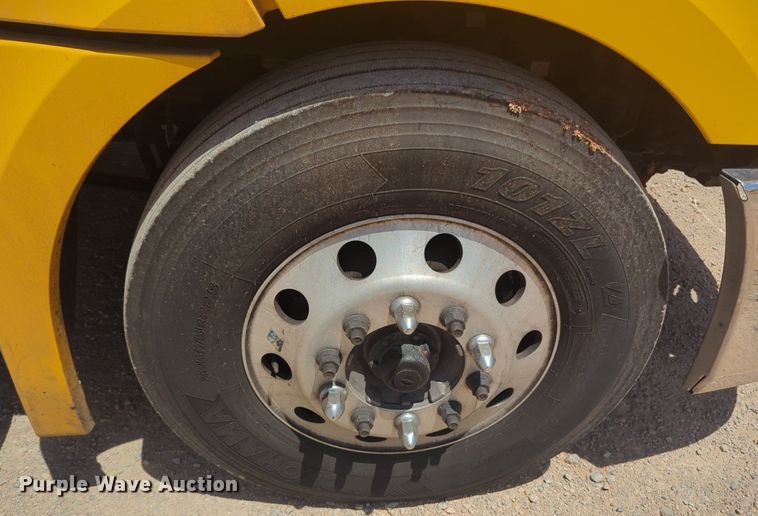 image for item NW9542 2021 Freightliner Cascadia 126 semi truck