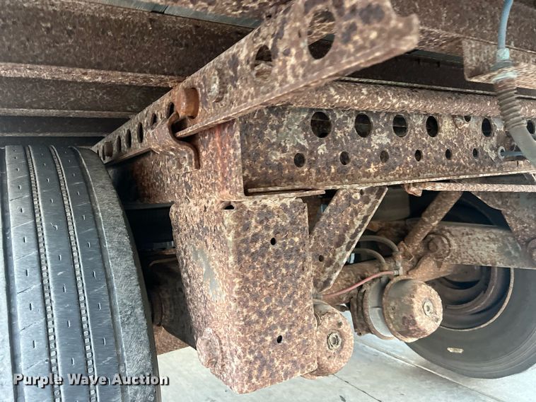 image for item OA9149 1999 Fruehauf dry van trailer