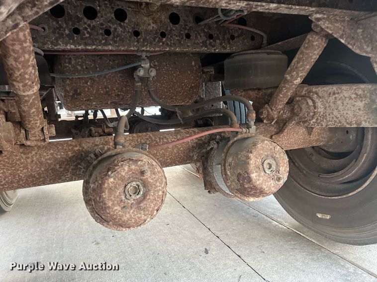 image for item OA9149 1999 Fruehauf dry van trailer