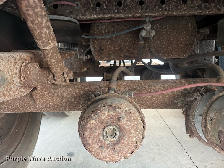 image for item OA9149 1999 Fruehauf dry van trailer