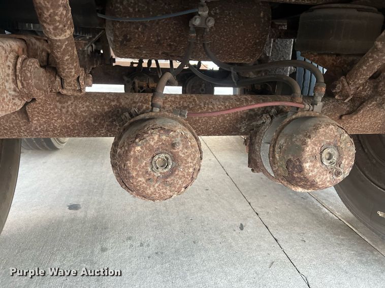 image for item OA9149 1999 Fruehauf dry van trailer