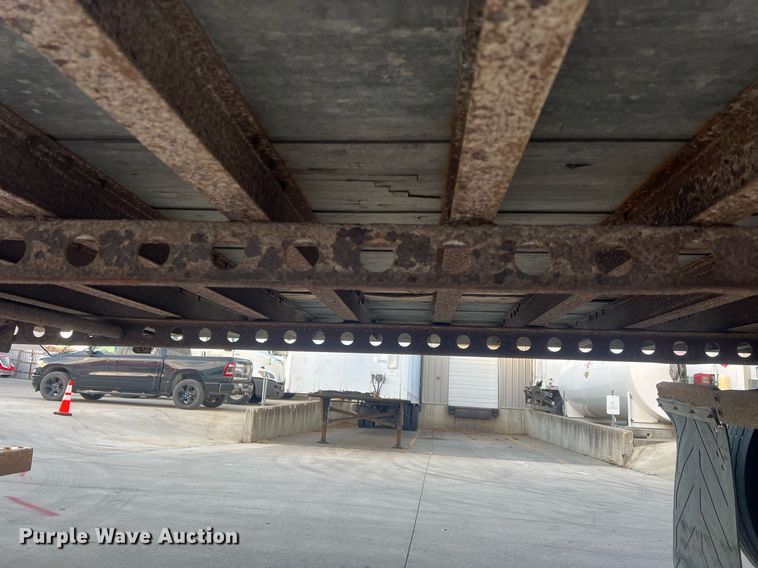 image for item OA9149 1999 Fruehauf dry van trailer