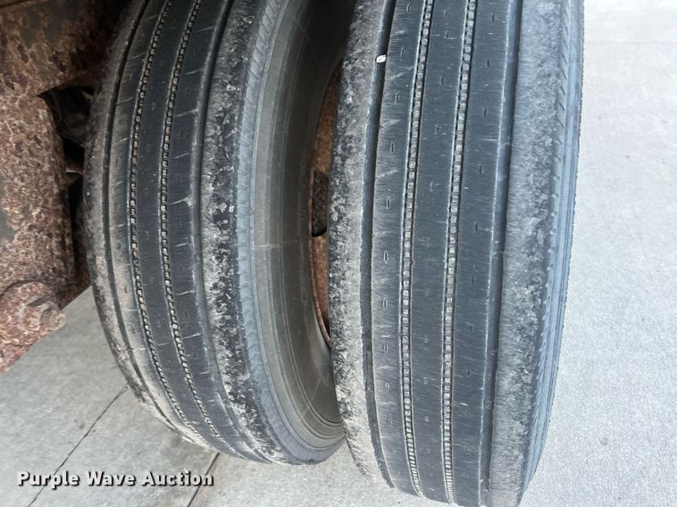 image for item OA9149 1999 Fruehauf dry van trailer