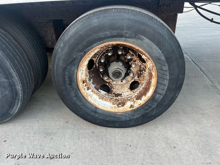 image for item OA9149 1999 Fruehauf dry van trailer