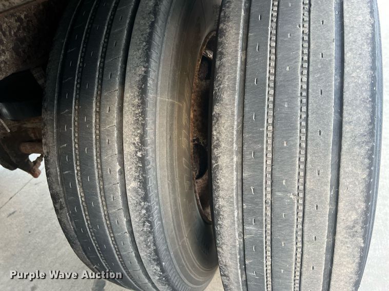 image for item OA9149 1999 Fruehauf dry van trailer