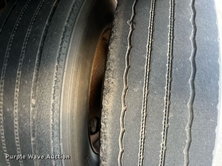 image for item OA9149 1999 Fruehauf dry van trailer