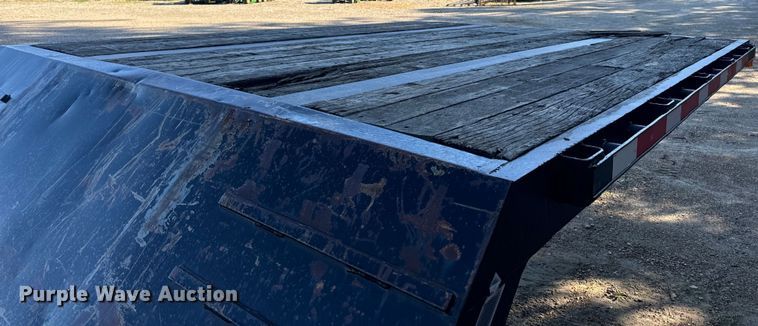 image for item OF9702 2006 Transcraft drop deck trailer