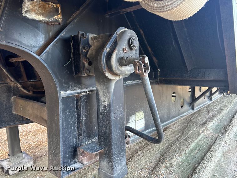 image for item OF9702 2006 Transcraft drop deck trailer