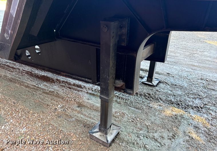 image for item OF9702 2006 Transcraft drop deck trailer