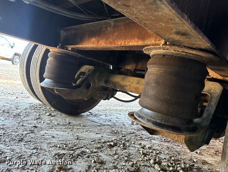 image for item OF9702 2006 Transcraft drop deck trailer