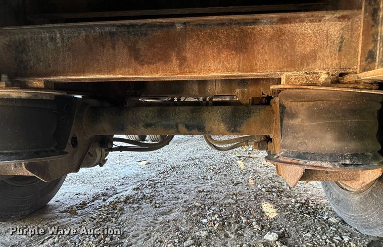 image for item OF9702 2006 Transcraft drop deck trailer