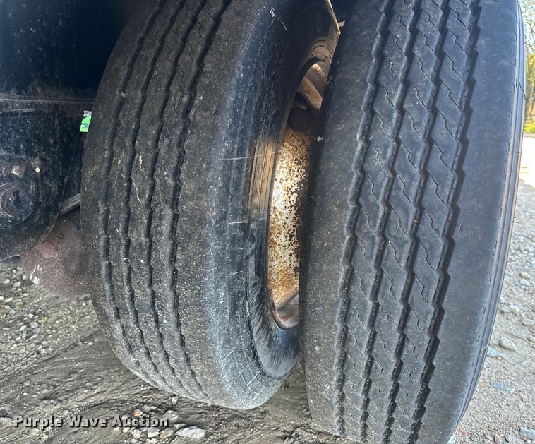 image for item OF9702 2006 Transcraft drop deck trailer