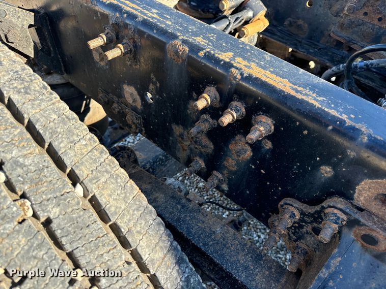 image for item OF9709 2007 Volvo VN semi truck