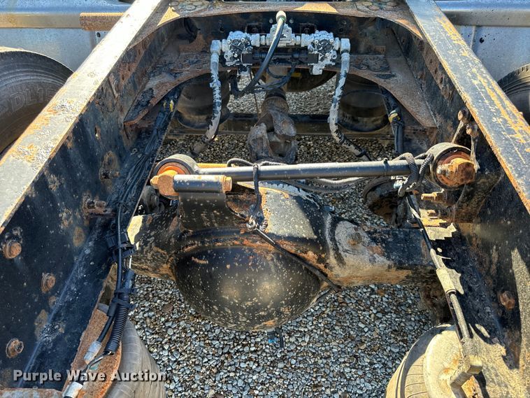 image for item OF9709 2007 Volvo VN semi truck