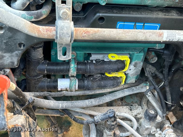 image for item OF9709 2007 Volvo VN semi truck