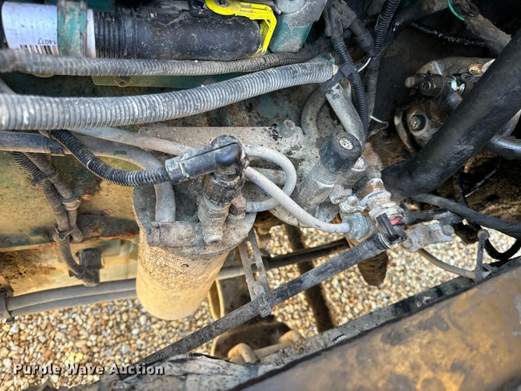 image for item OF9709 2007 Volvo VN semi truck