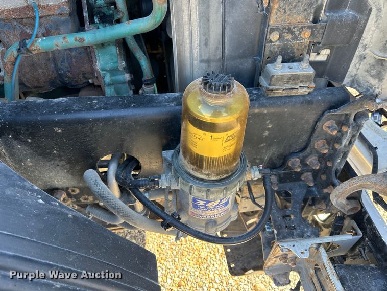 image for item OF9709 2007 Volvo VN semi truck