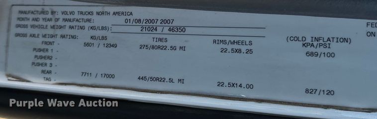 image for item OF9709 2007 Volvo VN semi truck