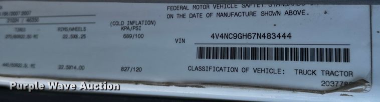 image for item OF9709 2007 Volvo VN semi truck