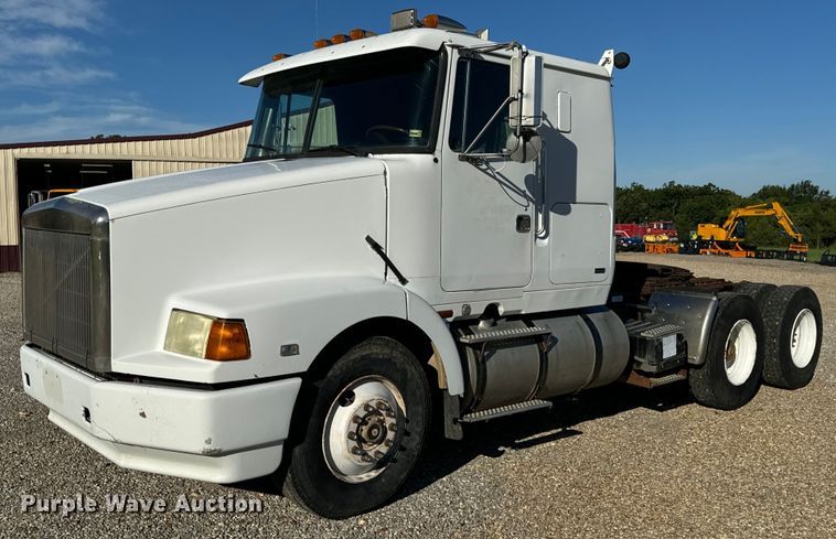 image for item OF9747 1988 White GMC WIA semi truck