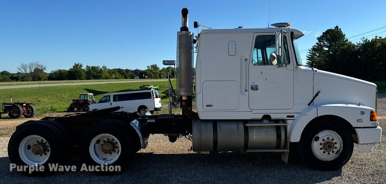 image for item OF9747 1988 White GMC WIA semi truck