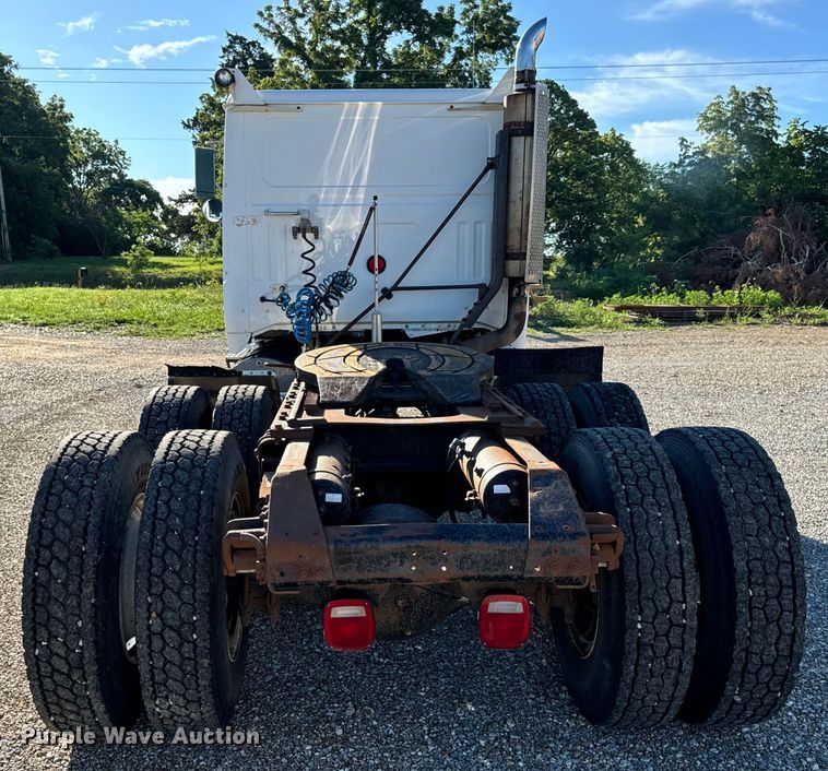 image for item OF9747 1988 White GMC WIA semi truck