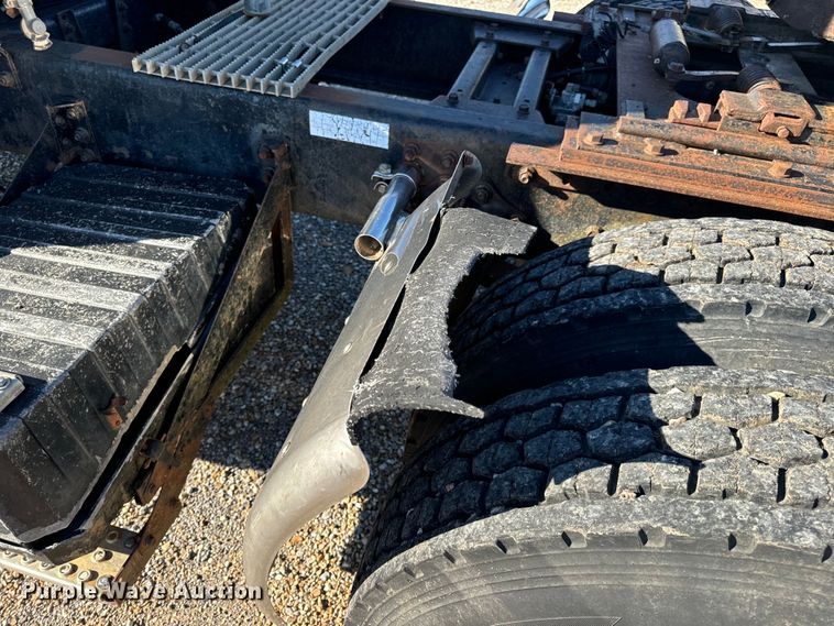 image for item OF9747 1988 White GMC WIA semi truck