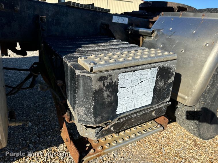 image for item OF9747 1988 White GMC WIA semi truck