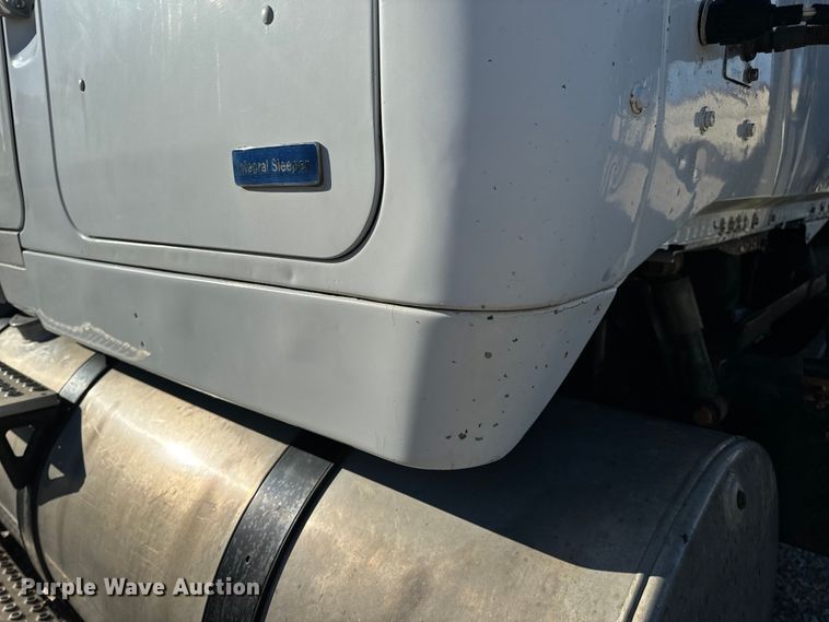 image for item OF9747 1988 White GMC WIA semi truck