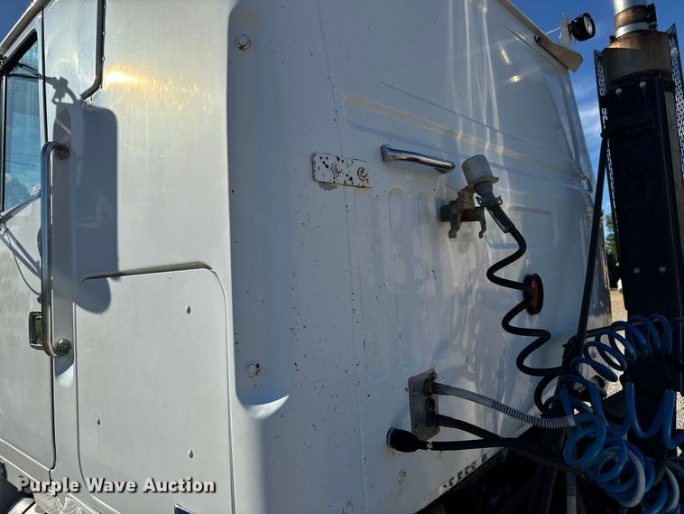 image for item OF9747 1988 White GMC WIA semi truck