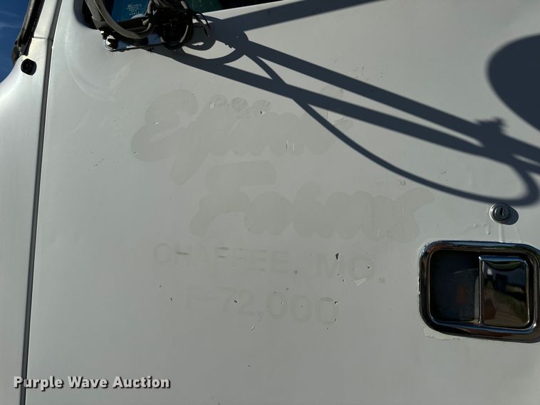 image for item OF9747 1988 White GMC WIA semi truck