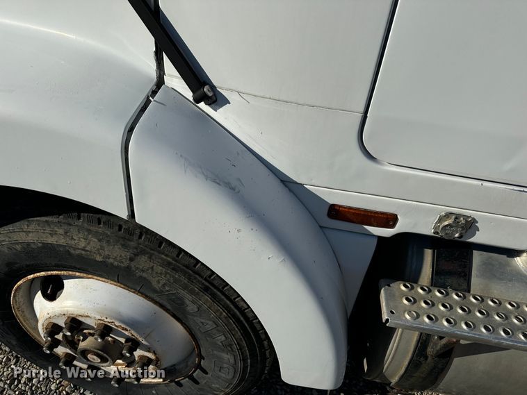 image for item OF9747 1988 White GMC WIA semi truck