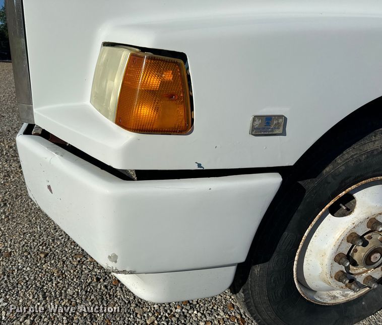 image for item OF9747 1988 White GMC WIA semi truck