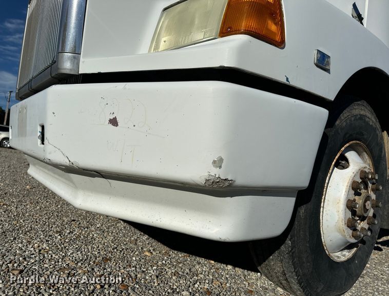 image for item OF9747 1988 White GMC WIA semi truck