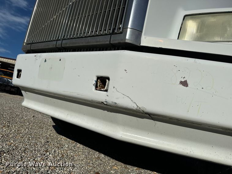 image for item OF9747 1988 White GMC WIA semi truck