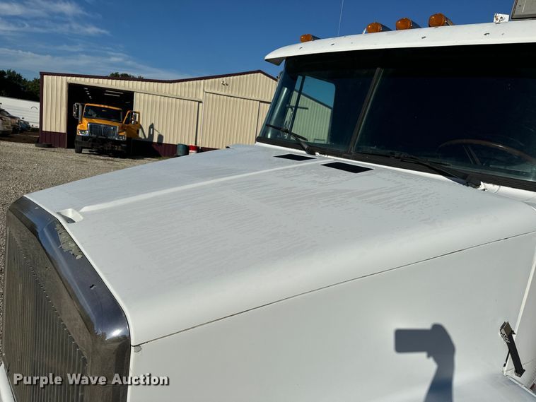image for item OF9747 1988 White GMC WIA semi truck