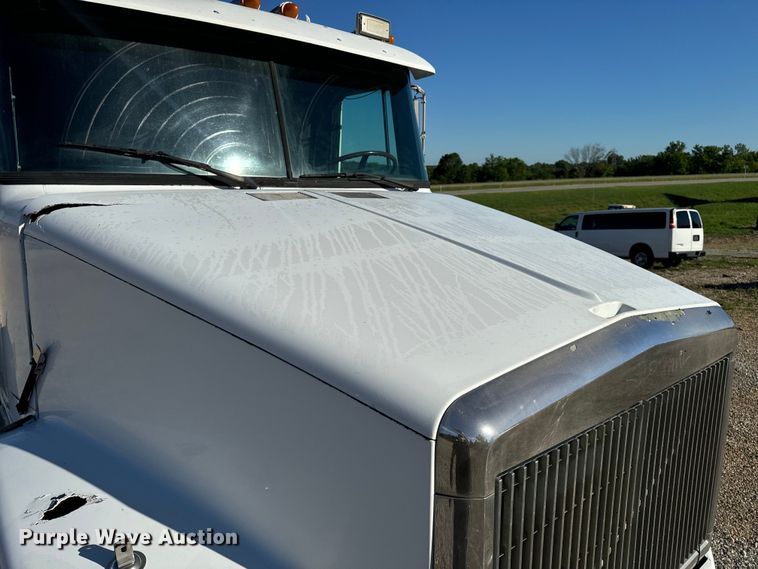 image for item OF9747 1988 White GMC WIA semi truck