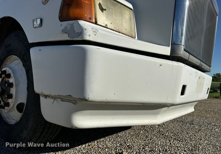 image for item OF9747 1988 White GMC WIA semi truck