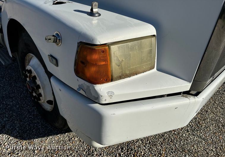 image for item OF9747 1988 White GMC WIA semi truck