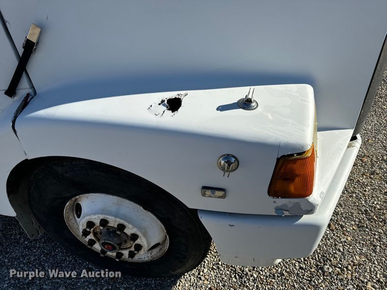 image for item OF9747 1988 White GMC WIA semi truck