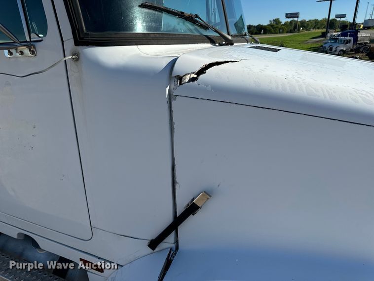 image for item OF9747 1988 White GMC WIA semi truck