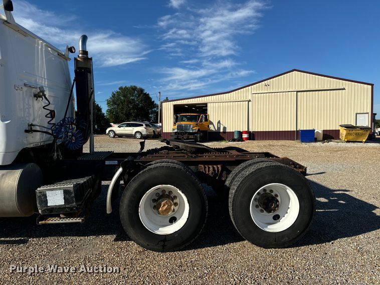 image for item OF9747 1988 White GMC WIA semi truck