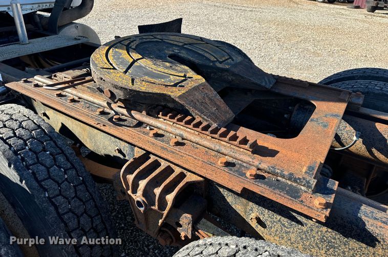 image for item OF9747 1988 White GMC WIA semi truck