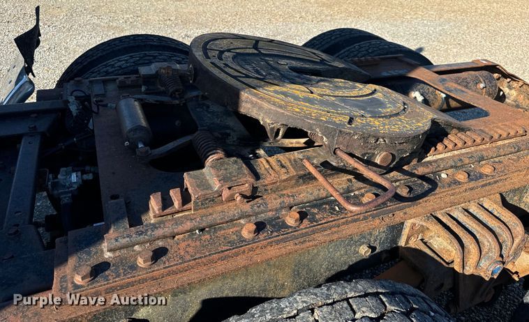 image for item OF9747 1988 White GMC WIA semi truck