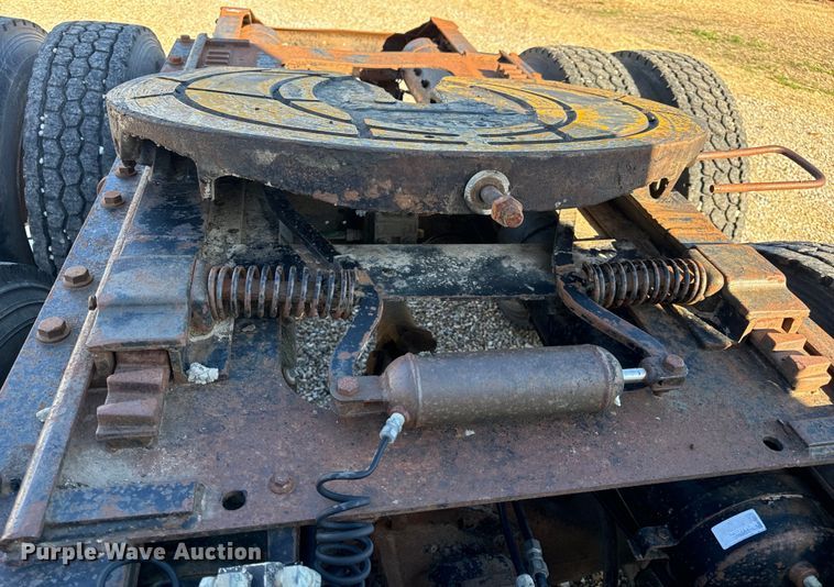 image for item OF9747 1988 White GMC WIA semi truck