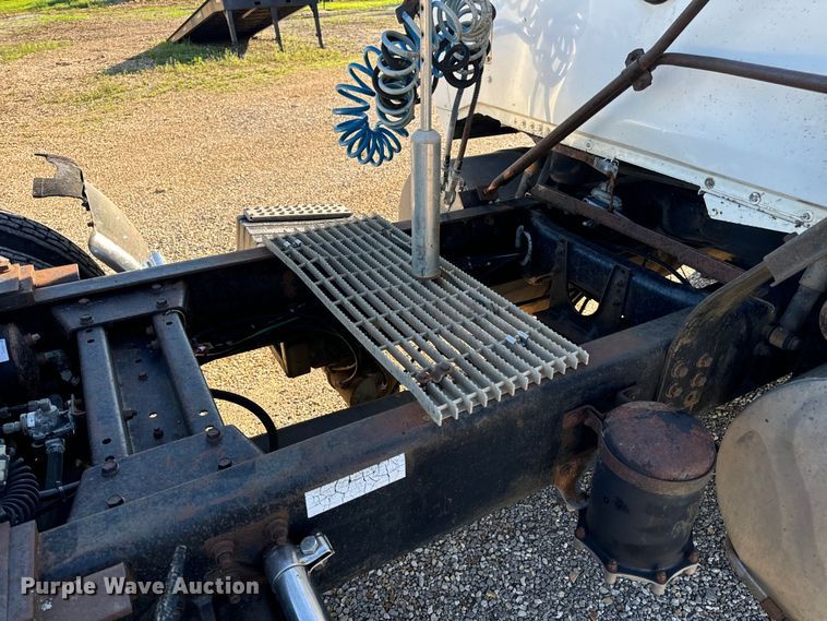 image for item OF9747 1988 White GMC WIA semi truck