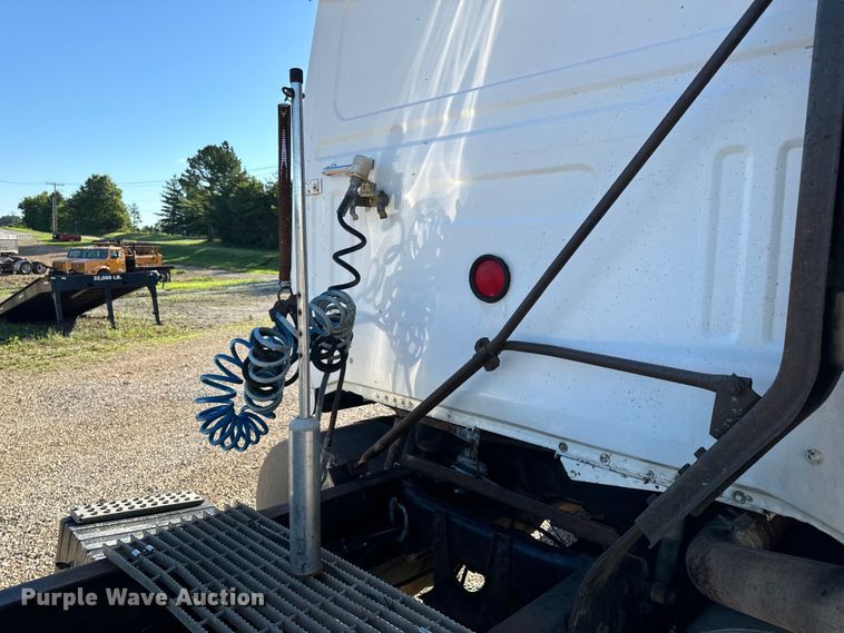 image for item OF9747 1988 White GMC WIA semi truck