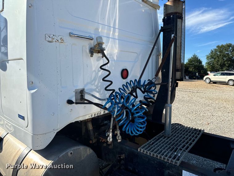 image for item OF9747 1988 White GMC WIA semi truck